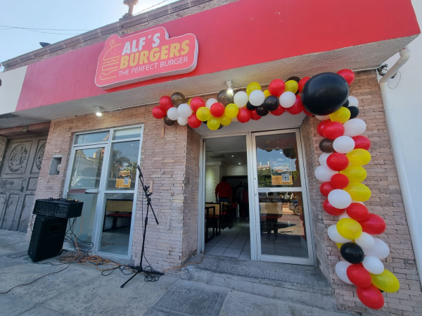Nueva apertura de franquicia Alf´s Burgers.