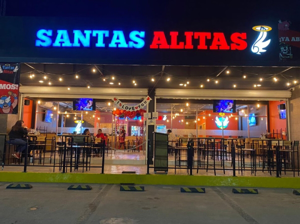 Santas Alitas una franquicia 100% Mexicana.