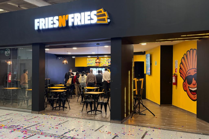 Gran apertura de franquicia FRIES N´FRIES en Plaza el Camino de Tlalnepantla.