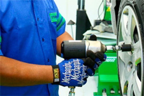 Michelin inaugura tienda Tyreplus