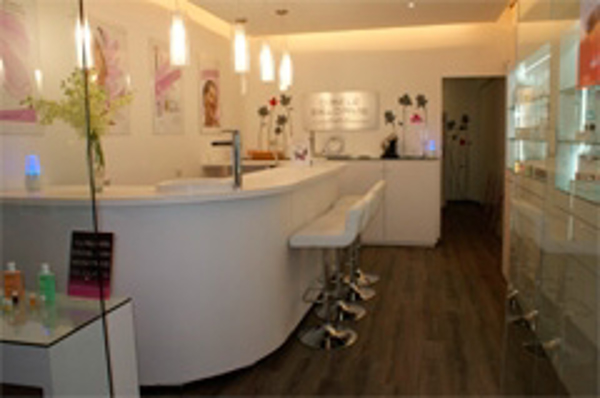 Gisele Delorme inaugura una nueva franquicia con su concepto: “Beauty Bar”